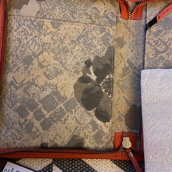 Elliott Lucca E-reader/Kindle case Cayenne color. - Picture 5 of 8